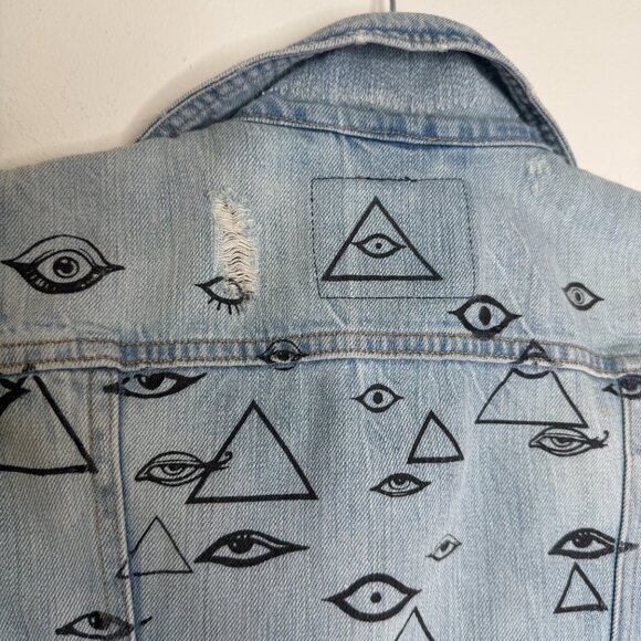 LEVI’S | Distressed Denim Vest with Evil Eye Pattern - M - Picture 6 of 13